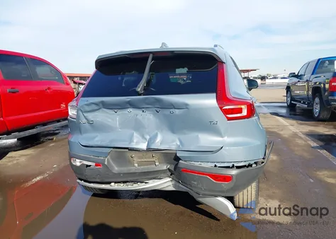 2020 Volvo Xc40 T4 Momentum z USA, uszkodzony, nr VIN YV4AC2HK7L2262164